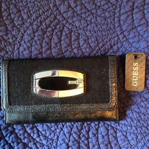 Women’s GUESS wallet